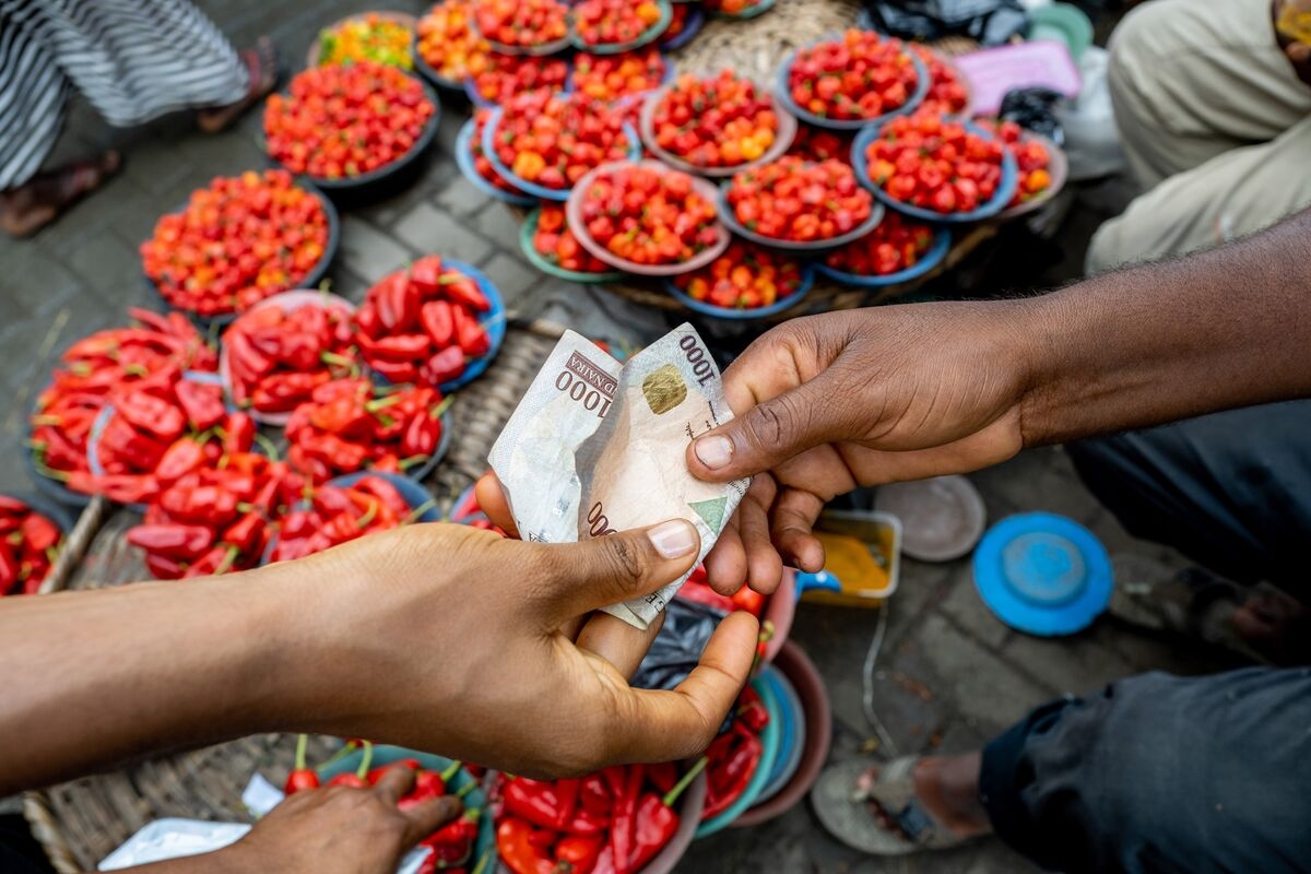 Nigeria's Naira Strengthens as Oil Rises and Trade Worries Ease
