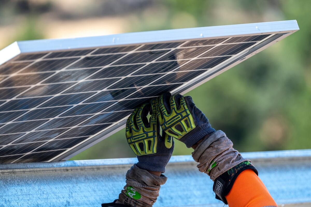 Canadian Pension Doubles Down on Green Investing With $400 Million Pledge
