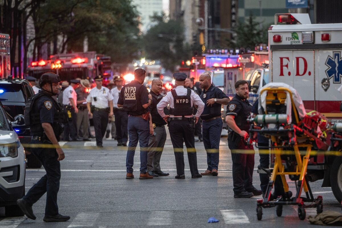 Gunman's Deadly Spree in Midtown Manhattan Spawns Evening of Fear in NYC