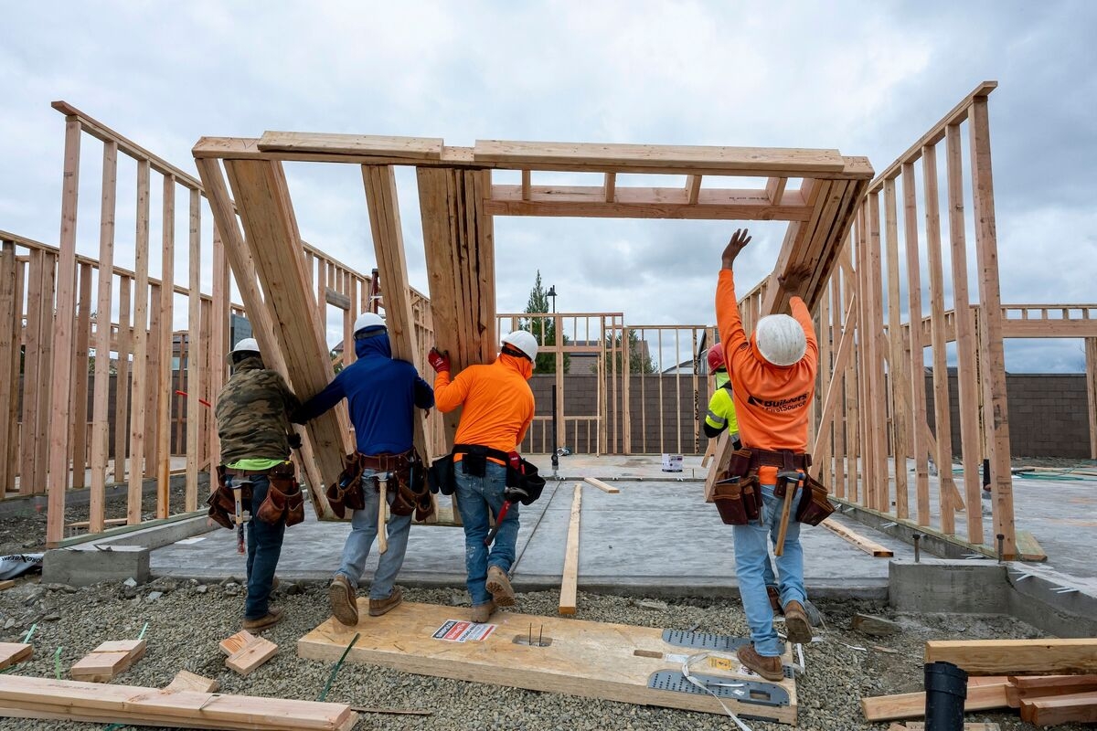 Influx of Foreign-Born Workers Drove 2024 US Labor Force Growth