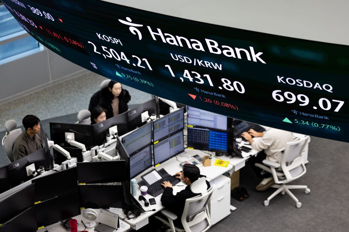 South Korean Stocks, Won Rise After Lee Wins Election