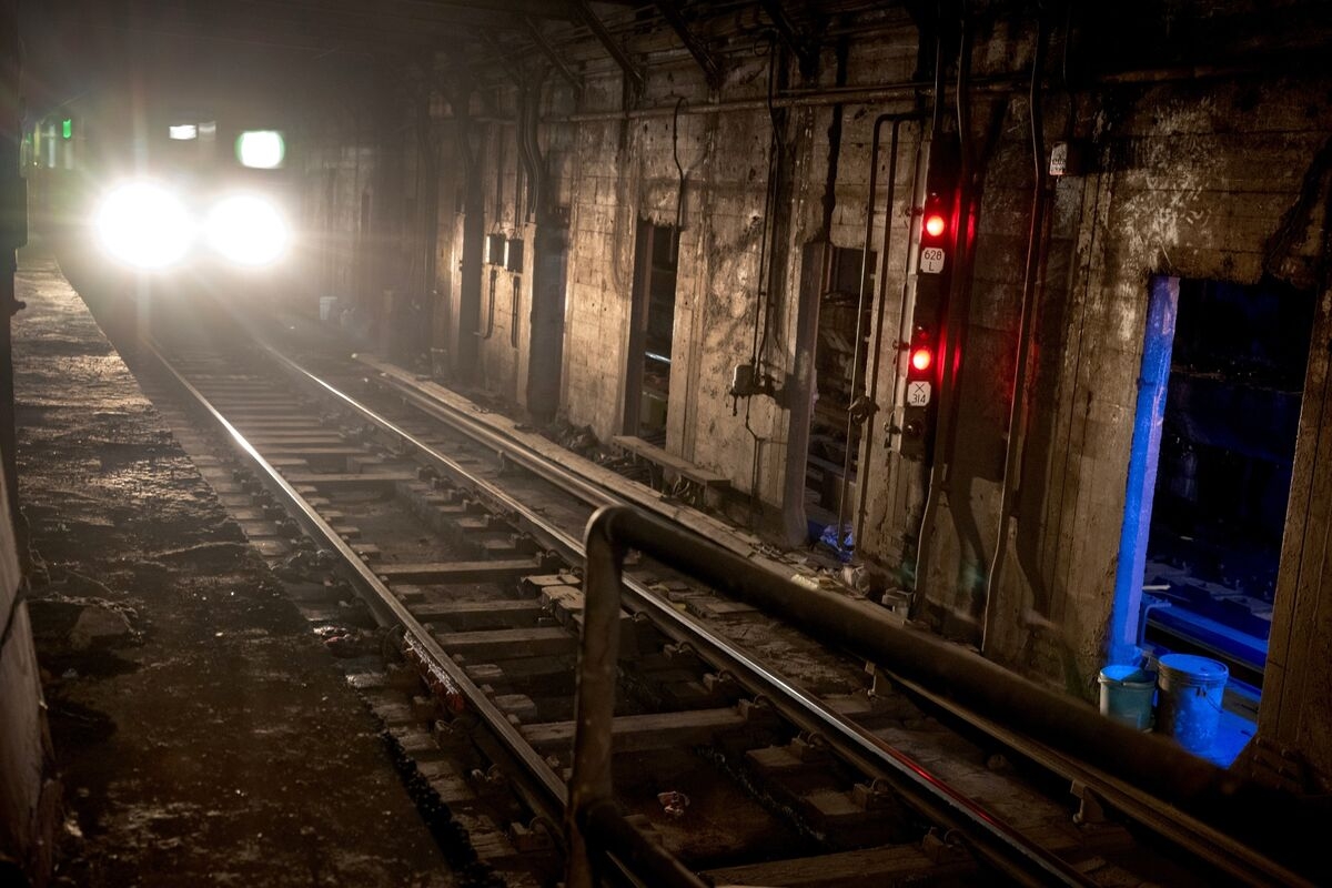 NYC Transit Upgrade Hinges on $17 Billion of Uncertain Funds