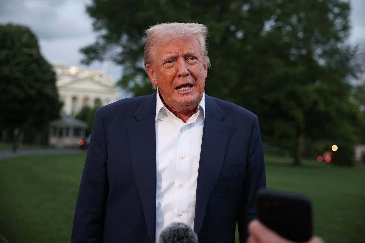 Trump Says Fannie Mae to Keep US Guarantee as Public Firm
