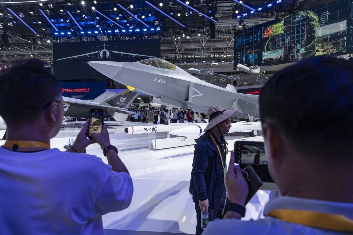 Chinese Defense Companies Soar as Pakistan Touts Arms Purchase