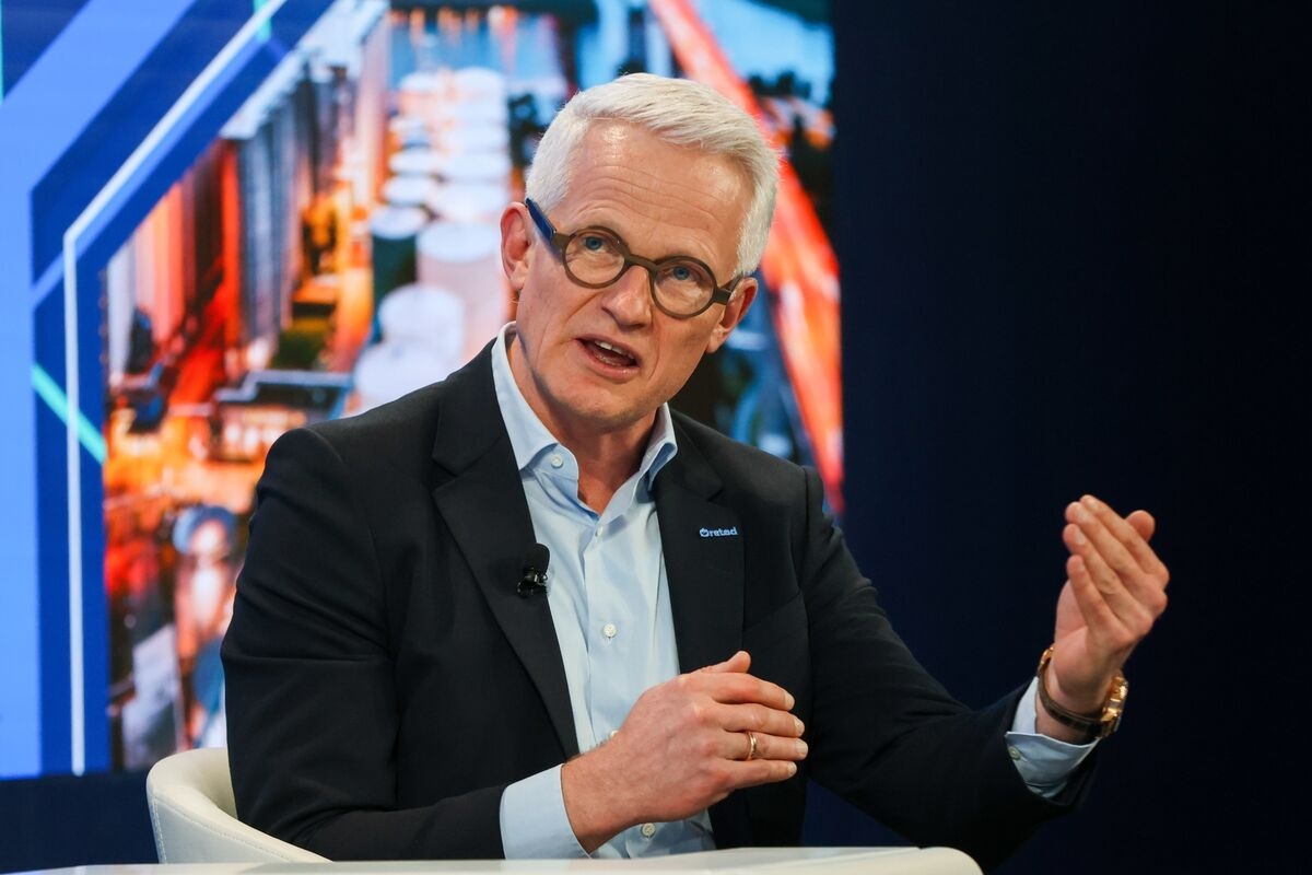 Orsted CEO Steps Down After Failing to Turn Around Wind Firm
