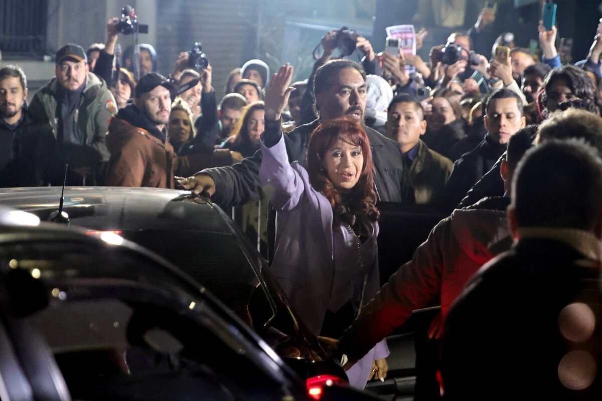 Argentina's Kirchner Sentenced to House Arrest in Graft Case