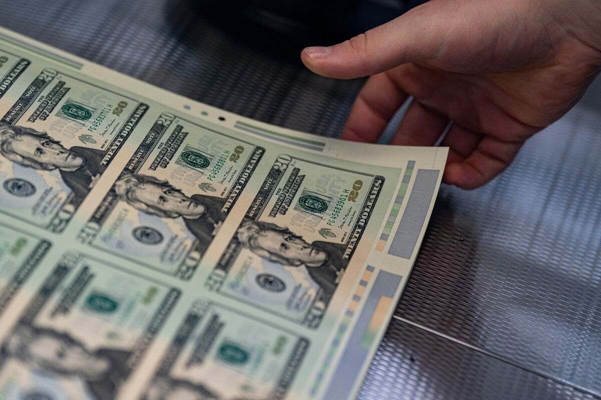 Fed Backstop Fears Could Threaten Dollar, Deutsche Bank Says