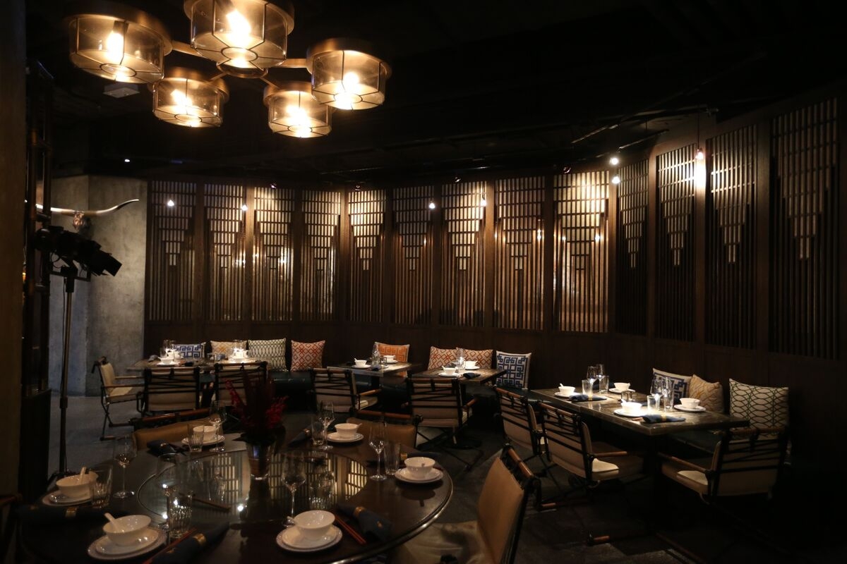 Mott 32's Chinese Cuisine Shines in the Dark in Hong Kong: Review