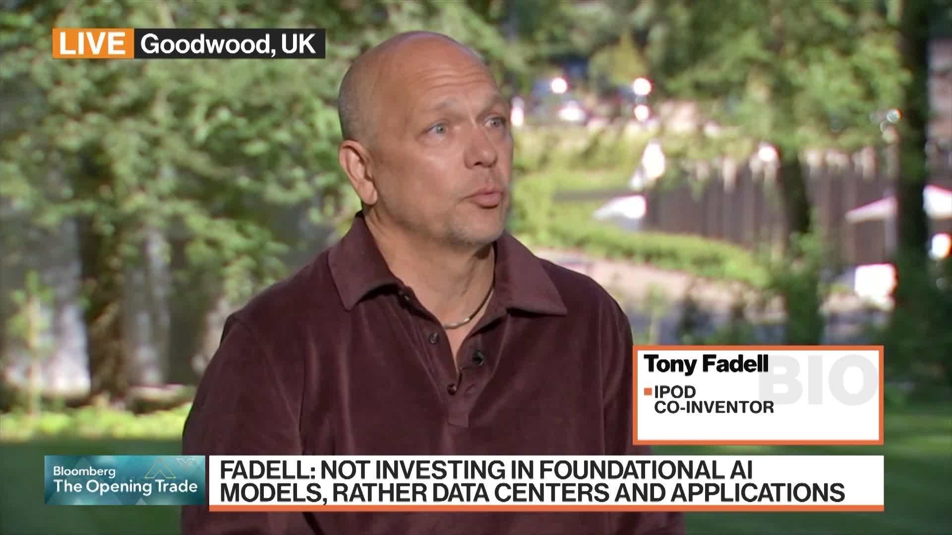 Apple Needs To Get Bold on AI, Says iPod Co-Inventor