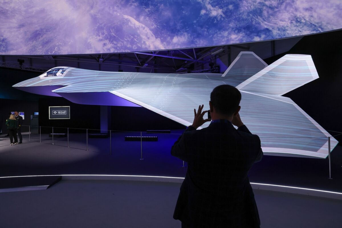Airbus Defense Chief Laments ‘Tricky' Europe Fighter Jet Union