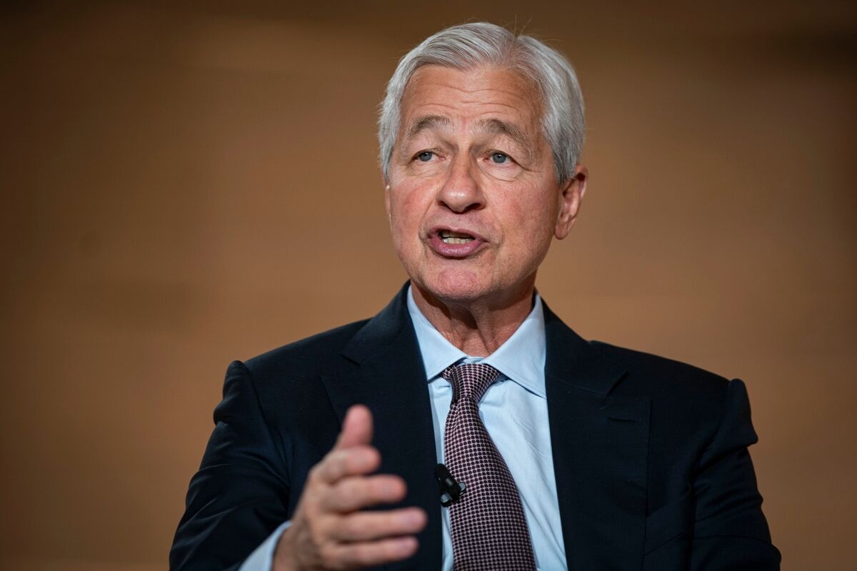 JPMorgan's Dimon Warns Against Complacency Amid Mounting Risks