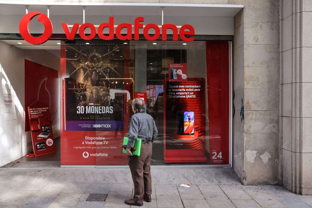 Telefonica, Masorange Said to Hold Early Talks on Vodafone Spain