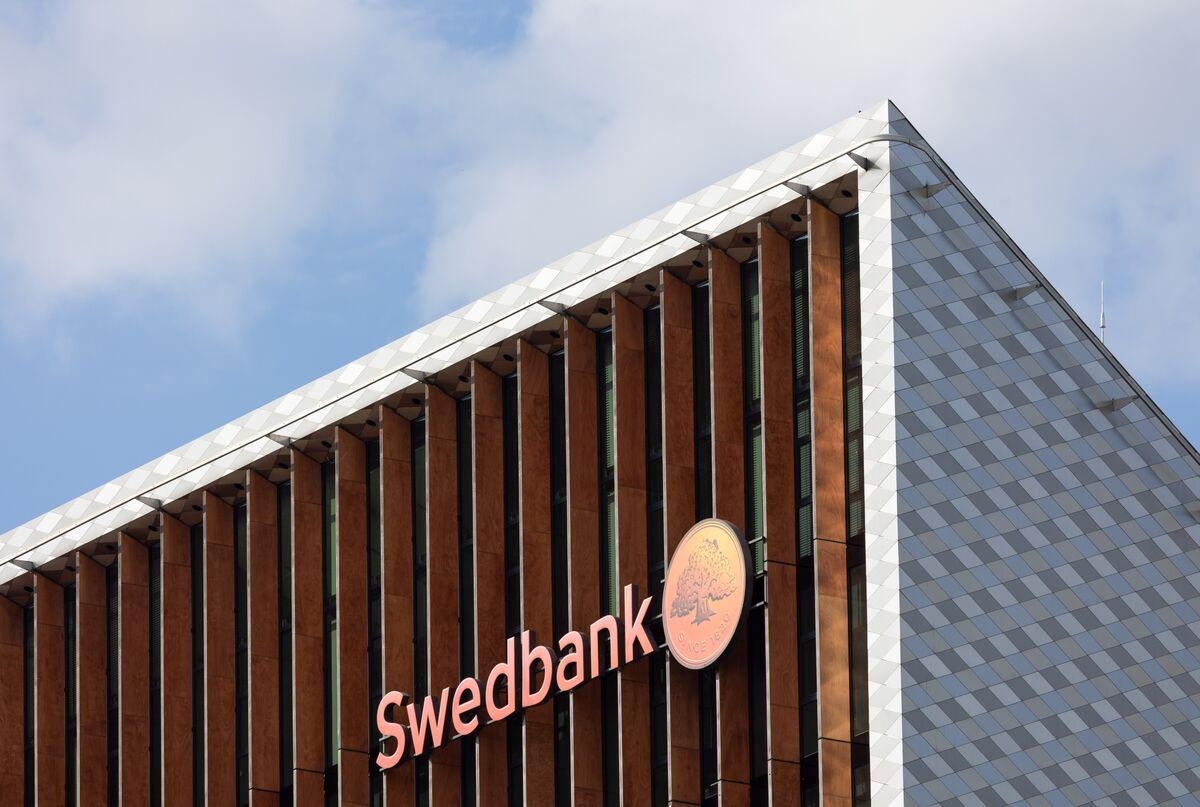 Swedbank Earnings Beat on Lower Costs as Lending Income Drops