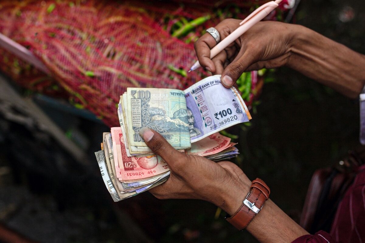 Rupee Gains to Highest This Year on Trade Deal Hopes, Inflows