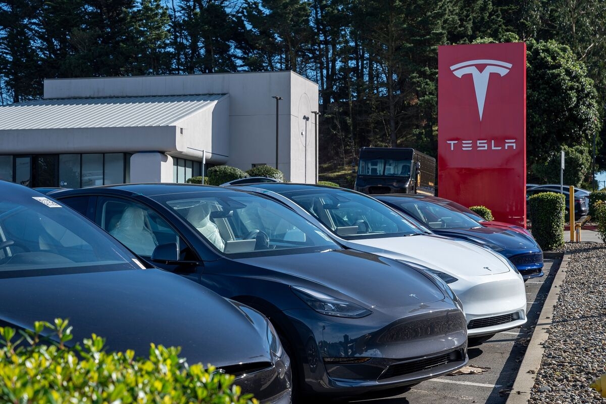 Tesla Set to Open India Showrooms in July With Made-in-China EVs