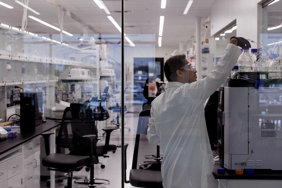 Biotech Stocks Trading Under Water Pose a Conundrum for Bargain-Hunters
