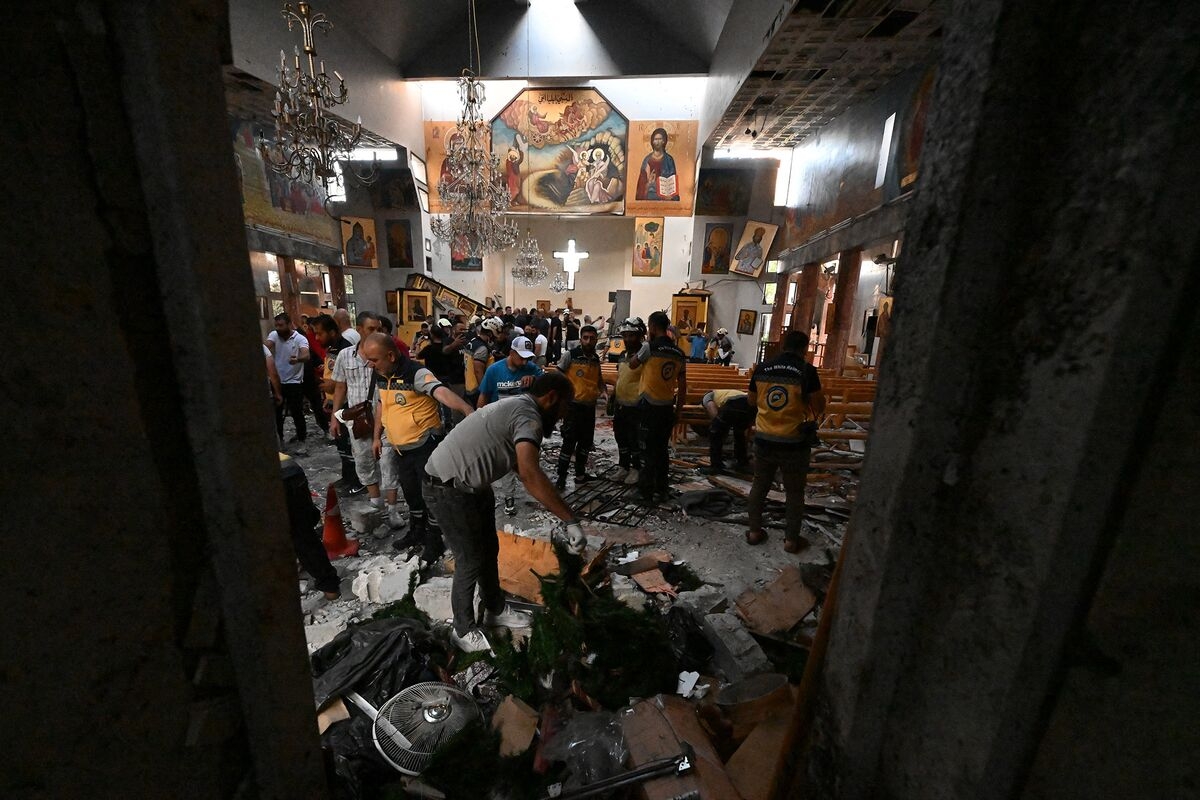 IS Suicide Bomber Kills 13, Injures 53 Inside Damascus Church
