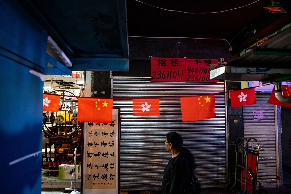 Hong Kong's Battered Retailers Brace for Another Holiday Exodus