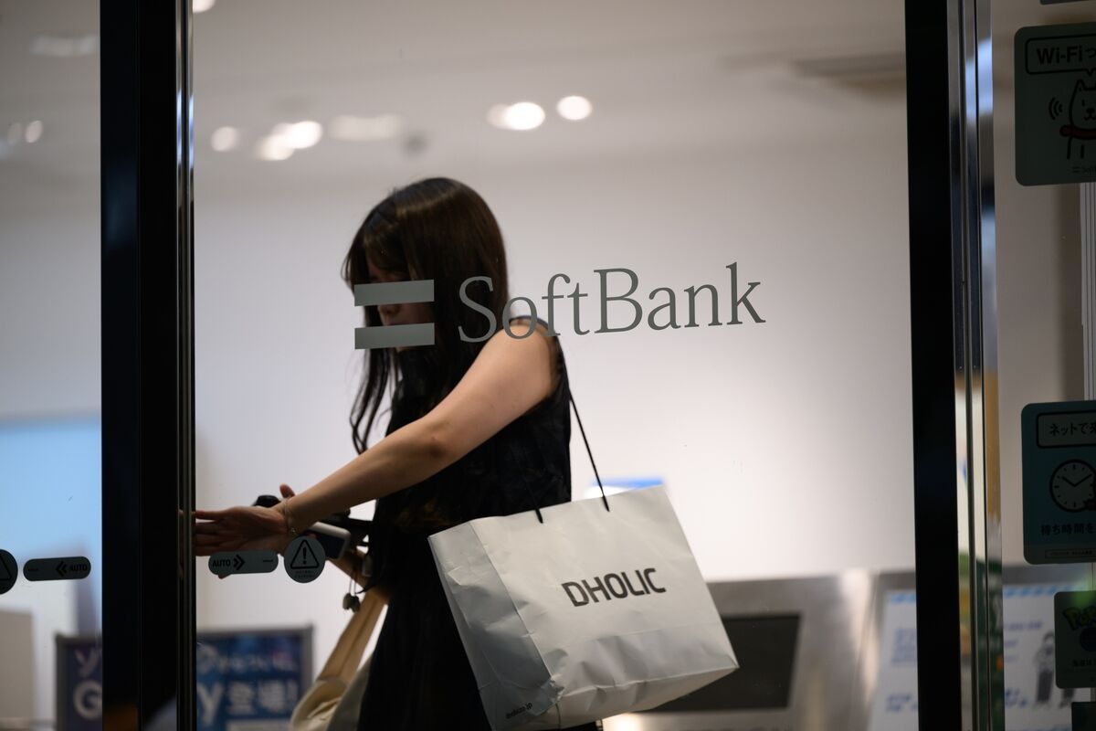 SoftBank Plans ¥100 Billion Subordinated Bond Deal Amid AI Drive