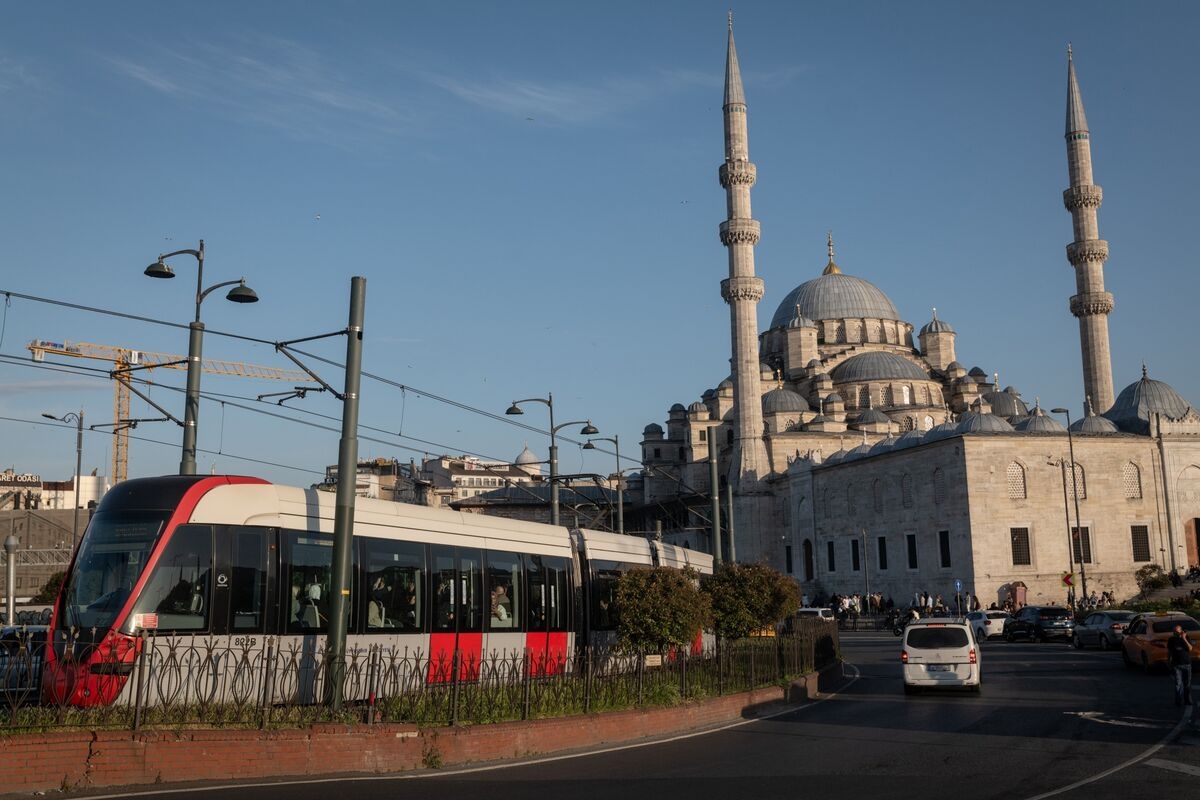 Turkey Probes Utilities Over Failure to Help Balance Grids