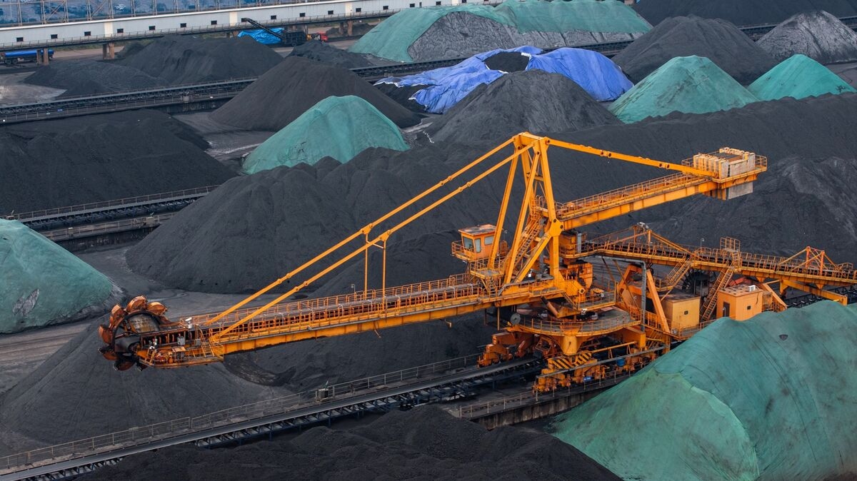 China Expands Its Coal Exports and Shrinks Imports Due to Glut