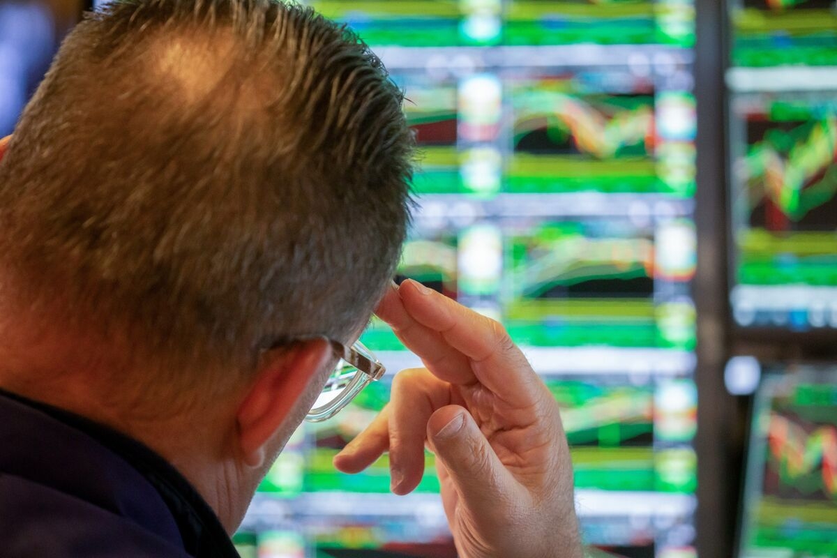 Long-Bond Revolt Pressures 60/40 Comeback in Chaotic 2025 Market