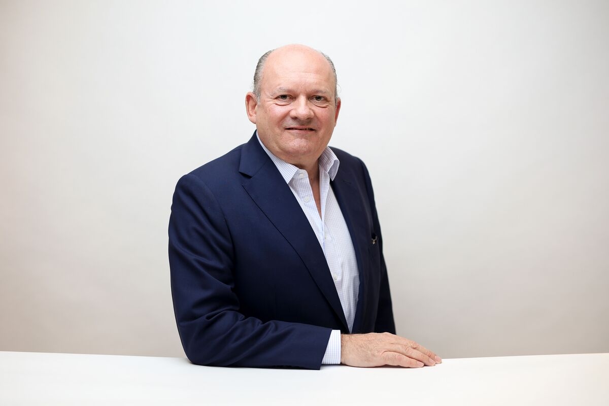 Billionaire Spencer Hires Schroders Veteran to Manage His Wealth