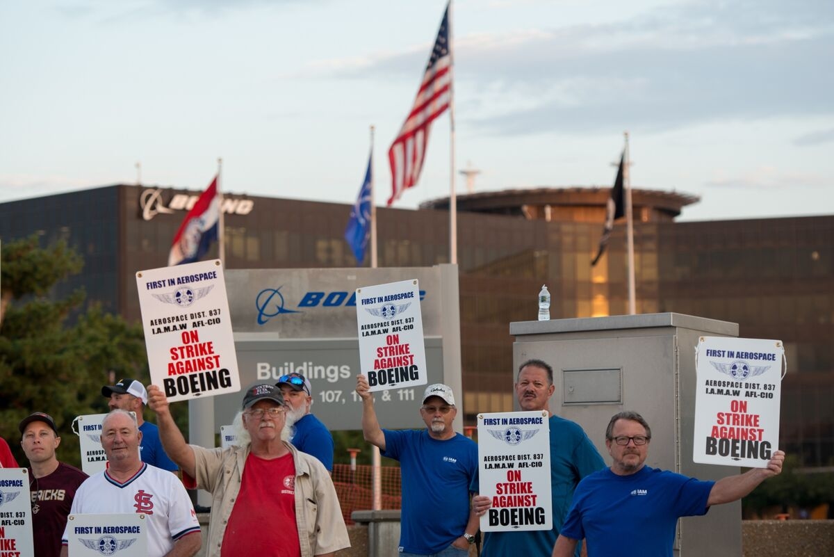 Boeing Defense Union Calls on Lawmakers to Intervene in Strike