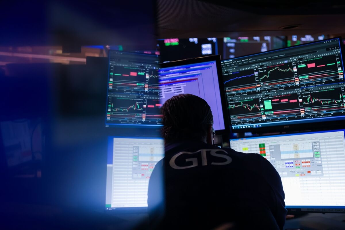 US Stocks Rise on Chip-Tariff Exemptions, Rate-Cuts Hopes