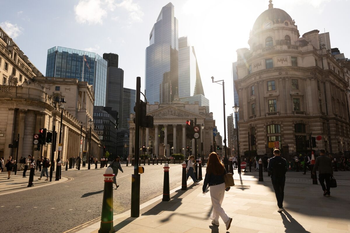 BOE Risks Repeat of Brexit Pessimism as Growth Signals Diverge
