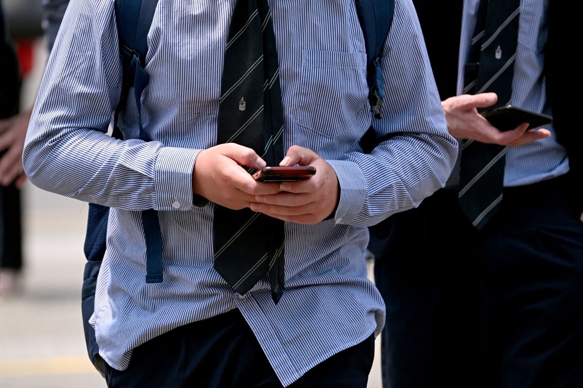 Banning Teens From YouTube Won't Keep Them Safe