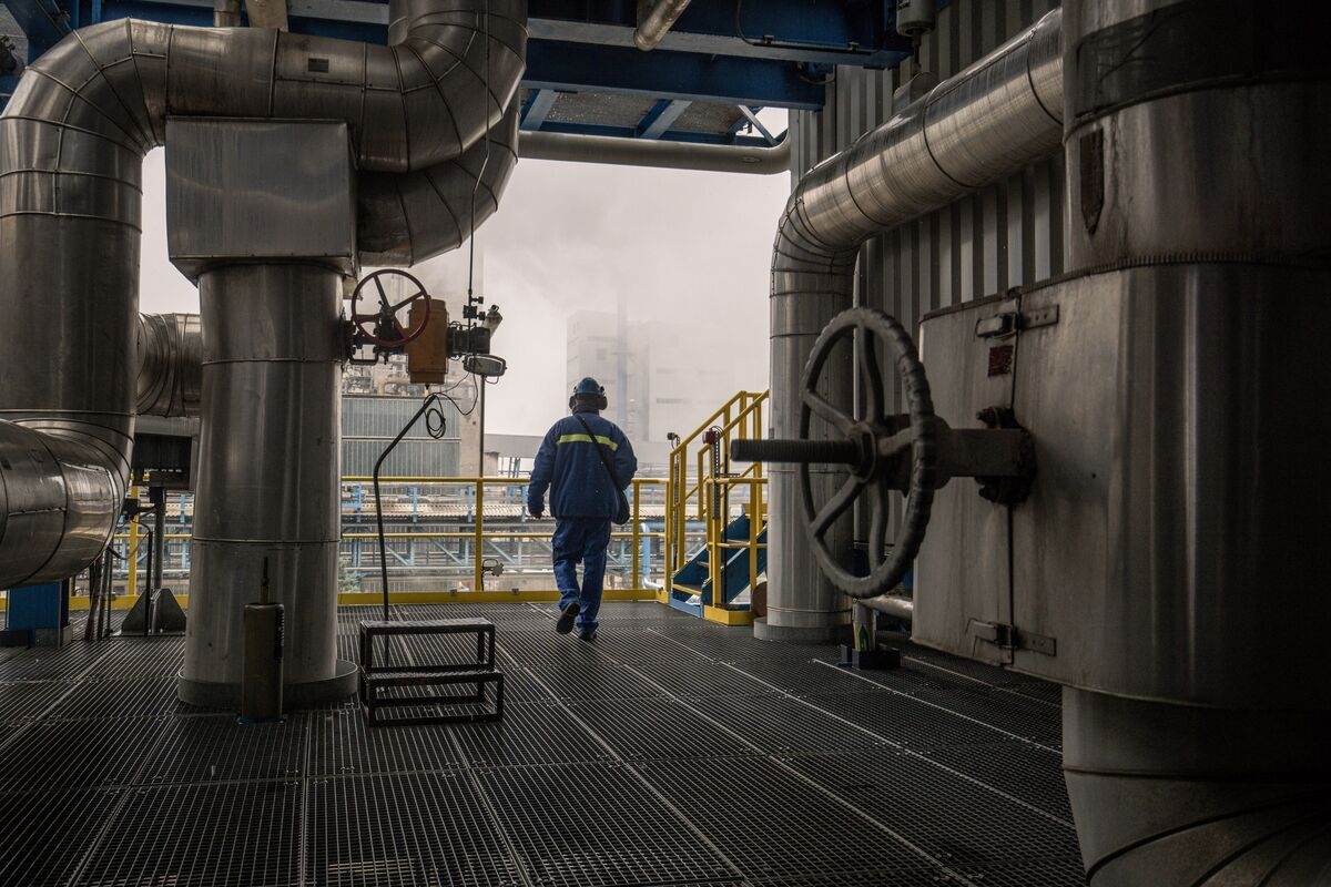 Hungary's Economy Unexpectedly Shrinks on Industry Output Slump