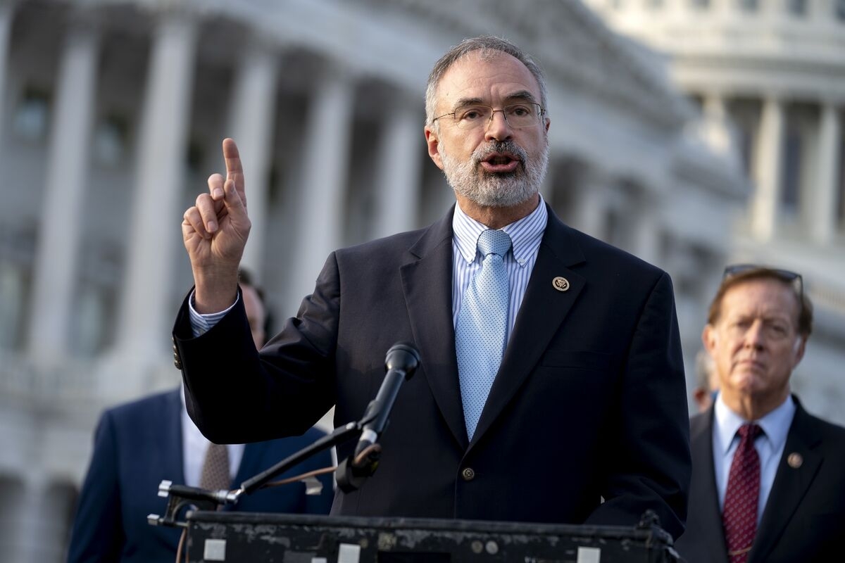 Republican Hardliners Threaten to Block Deal on Trump Tax Bill