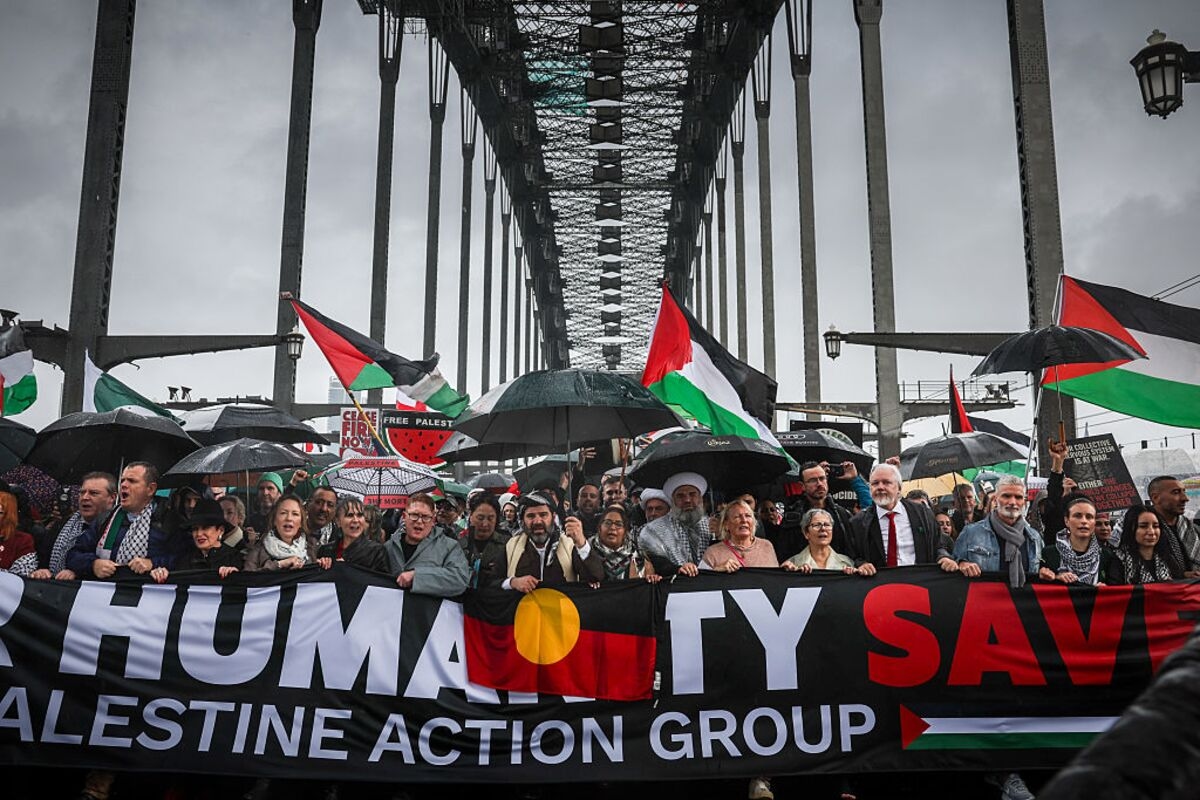 Thousands March to Support Gaza