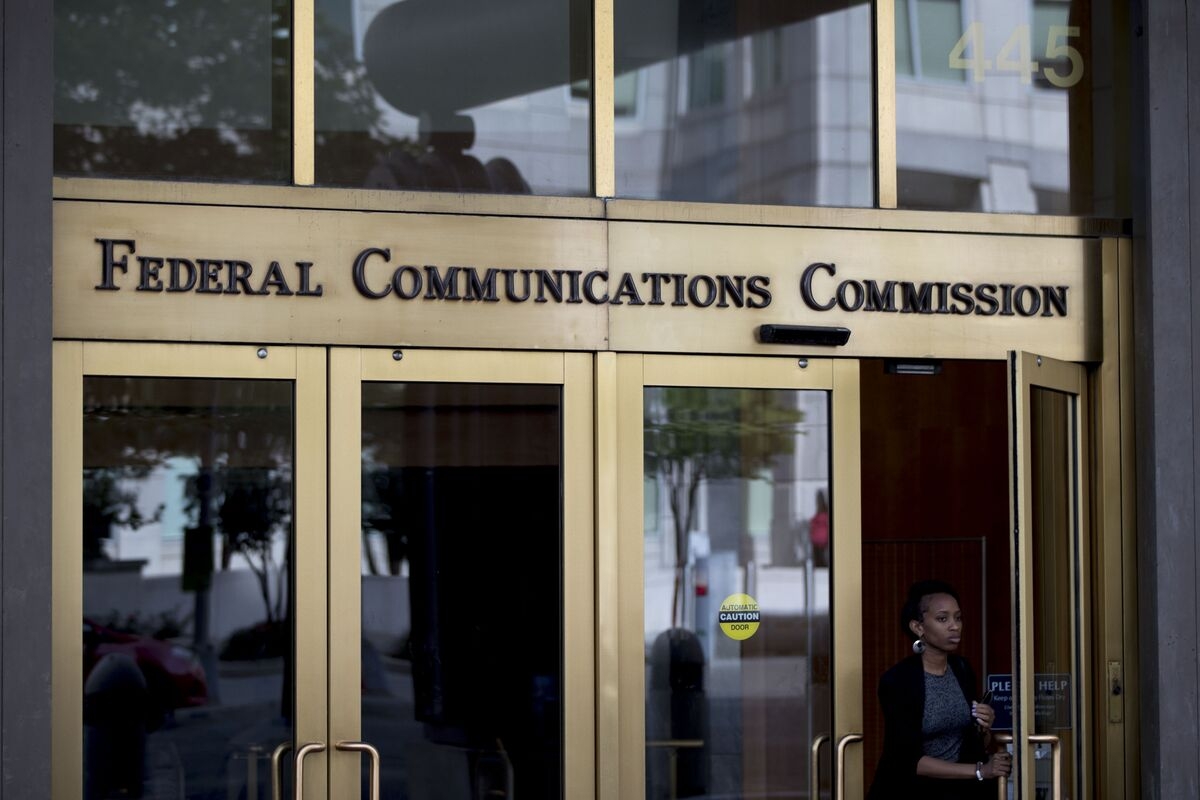 FCC Commissioner Simington Steps Down, Joining Starks