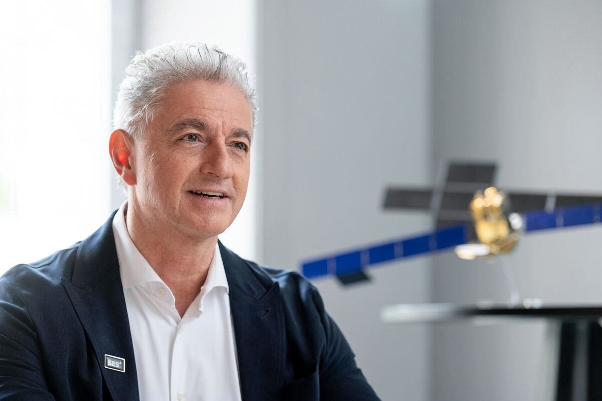 This Hot Space Stock Is an Old-Fashioned Satellite Operator