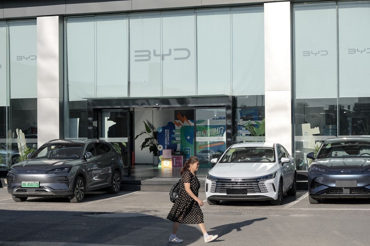 BYD Dealerships Failing Show Financial Pain in China Car Sector