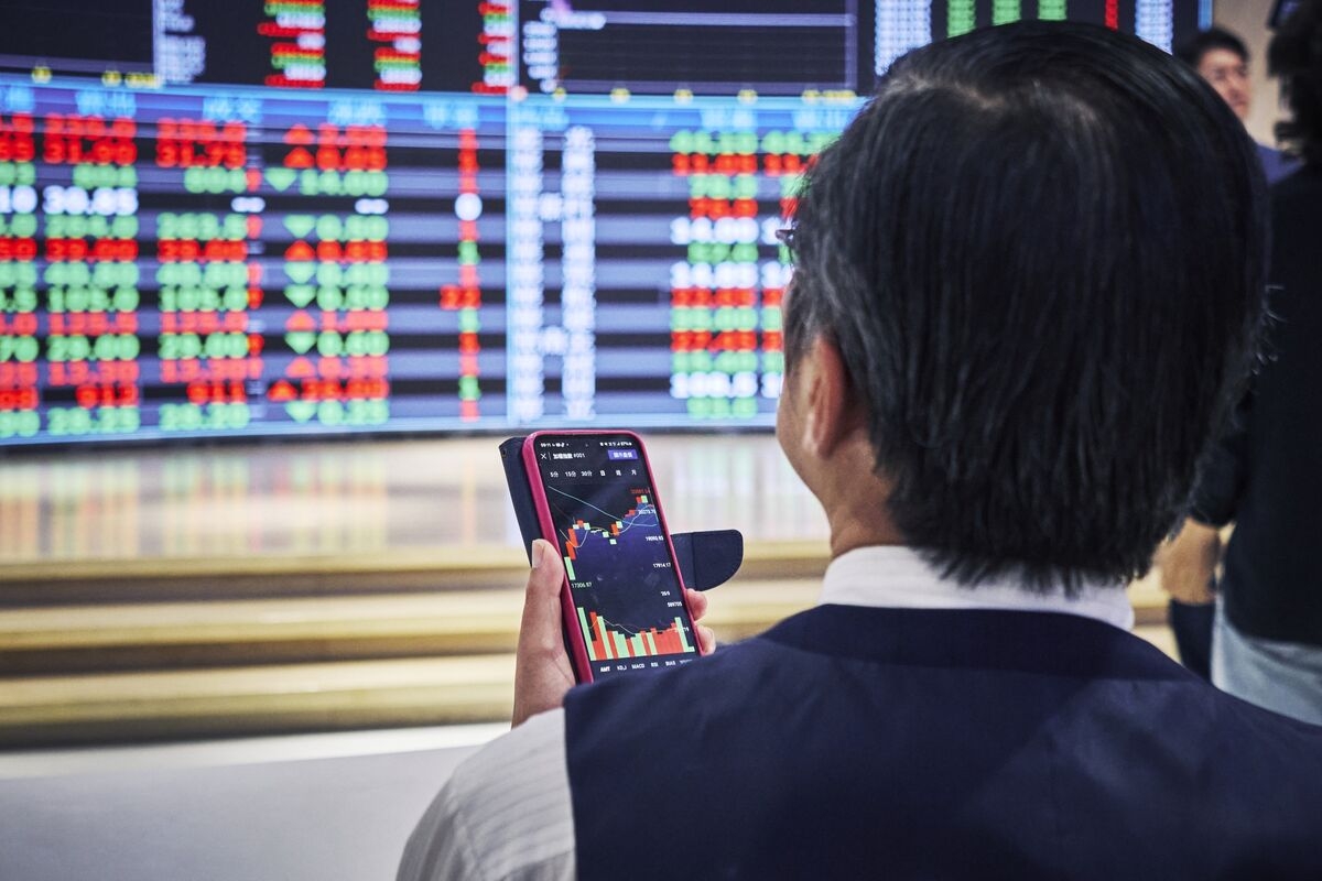 Global Stocks Near Record High Sets Stage for Further Gains
