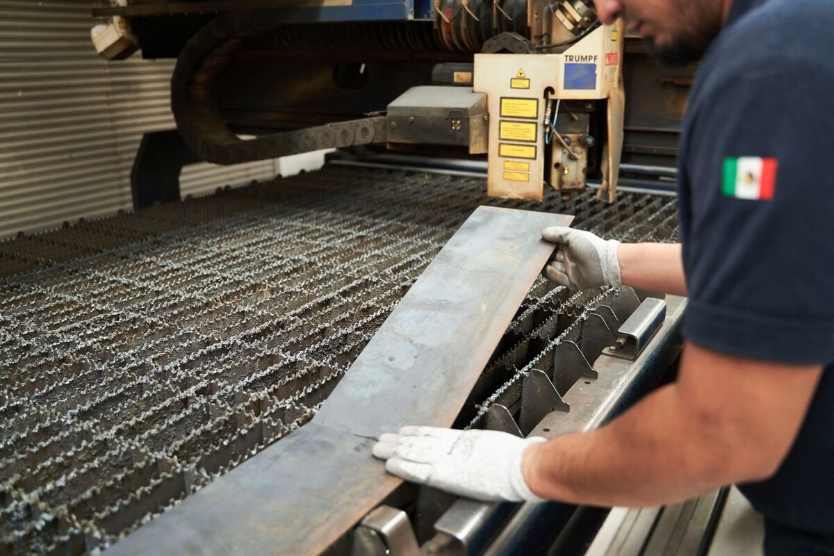 Mexico's Sheinbaum to Defend Steel Industry If US Tariff Deal Fails
