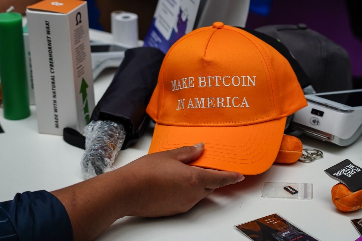 Crypto Leaders Flock to White House as Reserve Questions Swirl