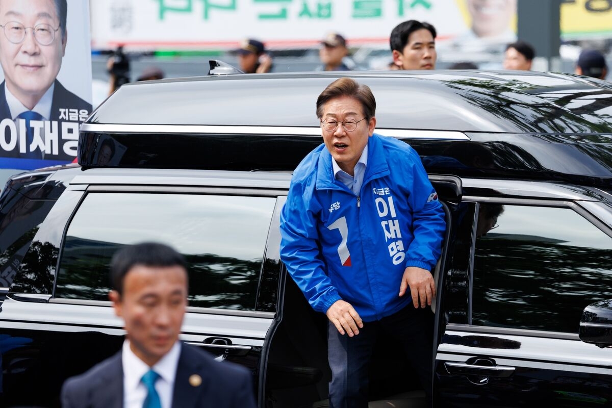 South Korea's Election Frontrunner Still Leaves Many Unconvinced