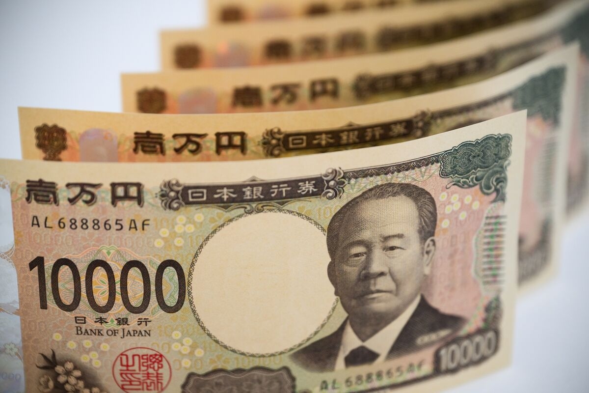 Japan's Bond Market Risks Back in Focus Ahead of Five-Year Sale