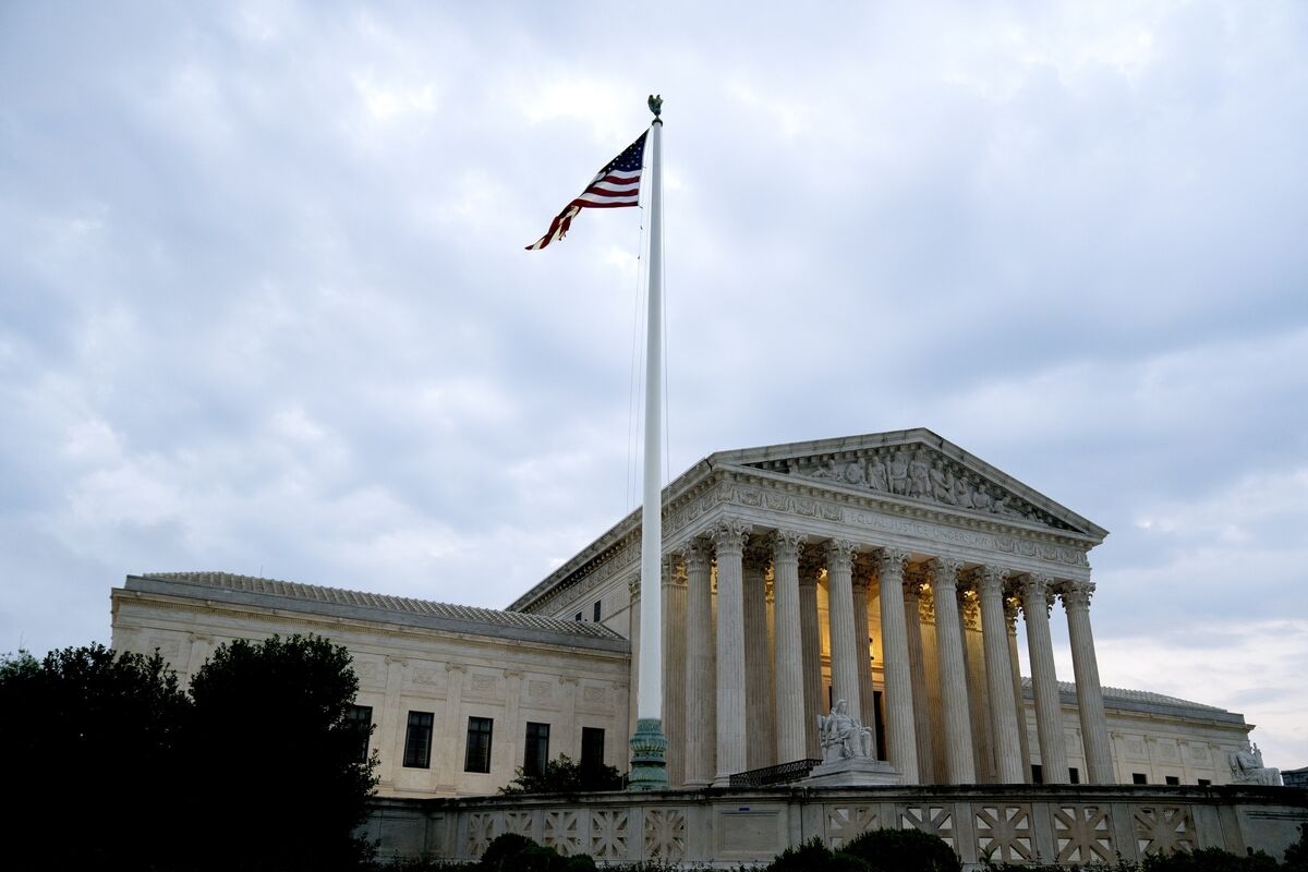 Trump Urges Supreme Court to Reject Challenge to His Tariffs