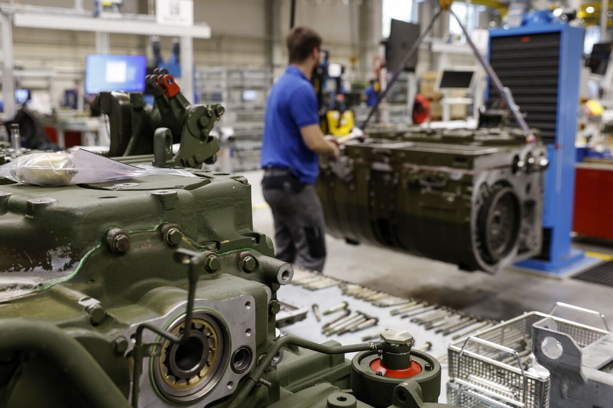 Europe Defense Stocks Hit Fresh Record as UK to Ramp Up Spending