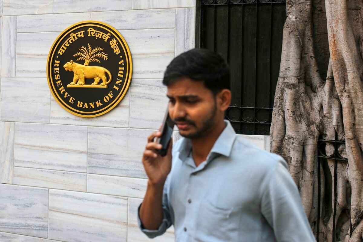 India's RBI Reviews Some E-Wallets After Taxi App Goes Bust