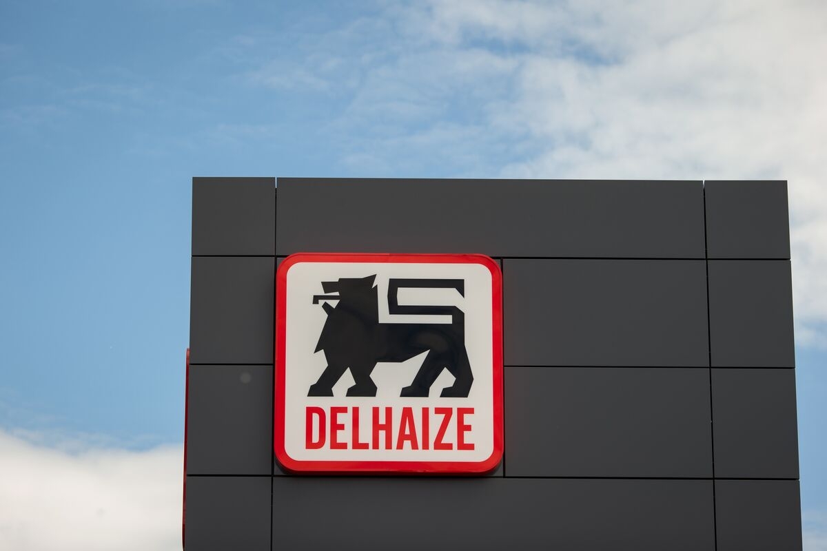 Ahold Delhaize Jumps as US Shoppers Prioritize Food Spending