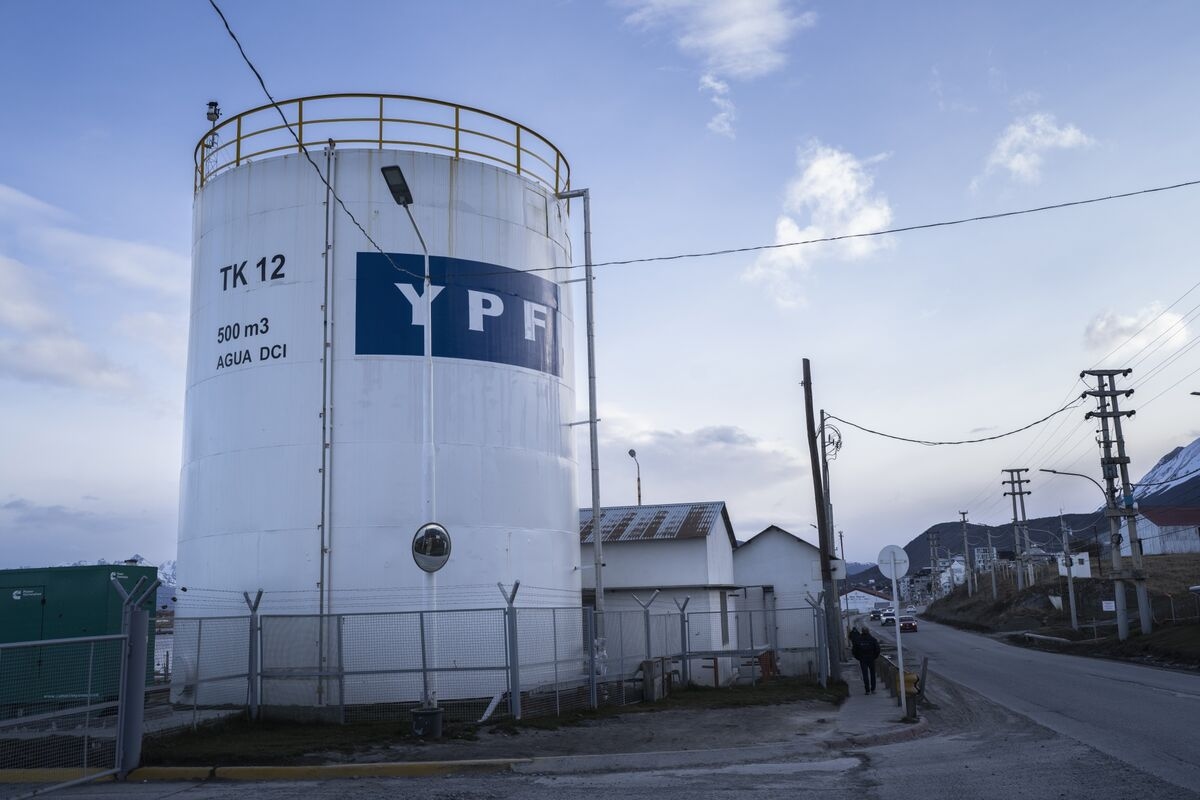 Argentina Must Turn Over Its 51% Stake in YPF, US Judge Rules
