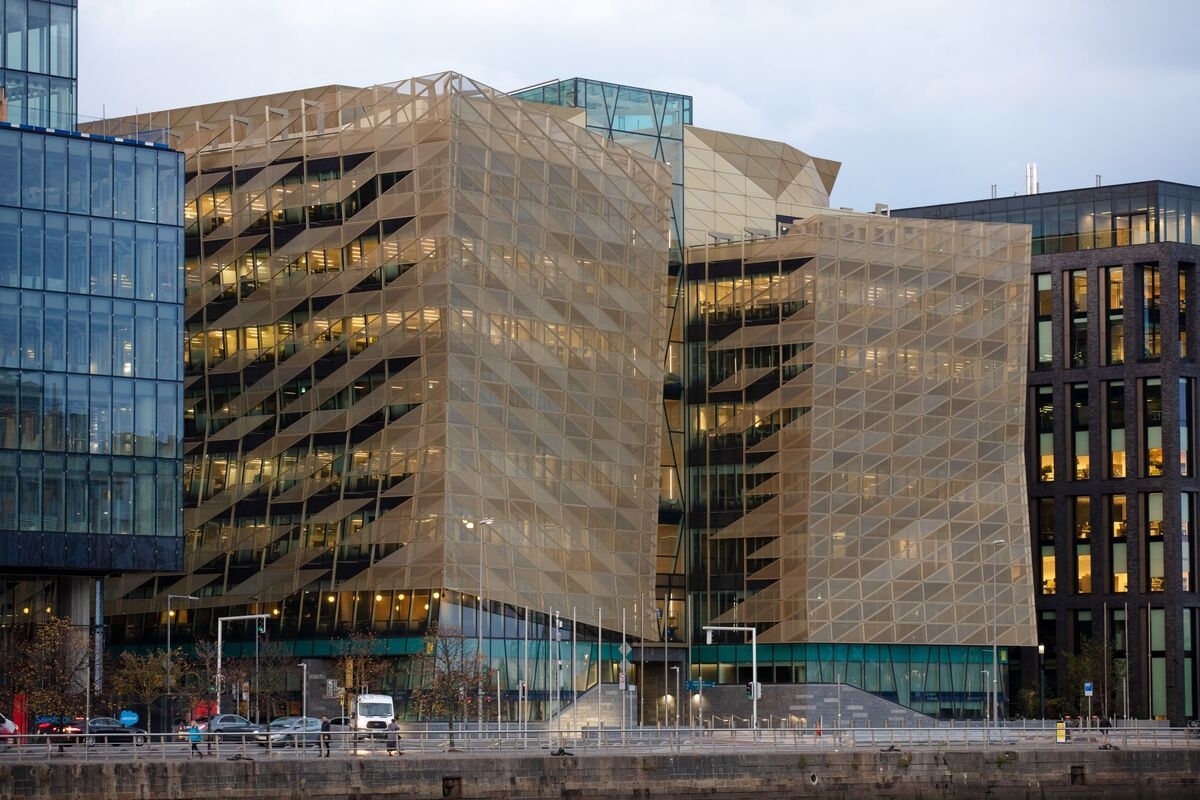 Irish Central Bank Cuts Economic Forecast Again on Heightened Uncertainty
