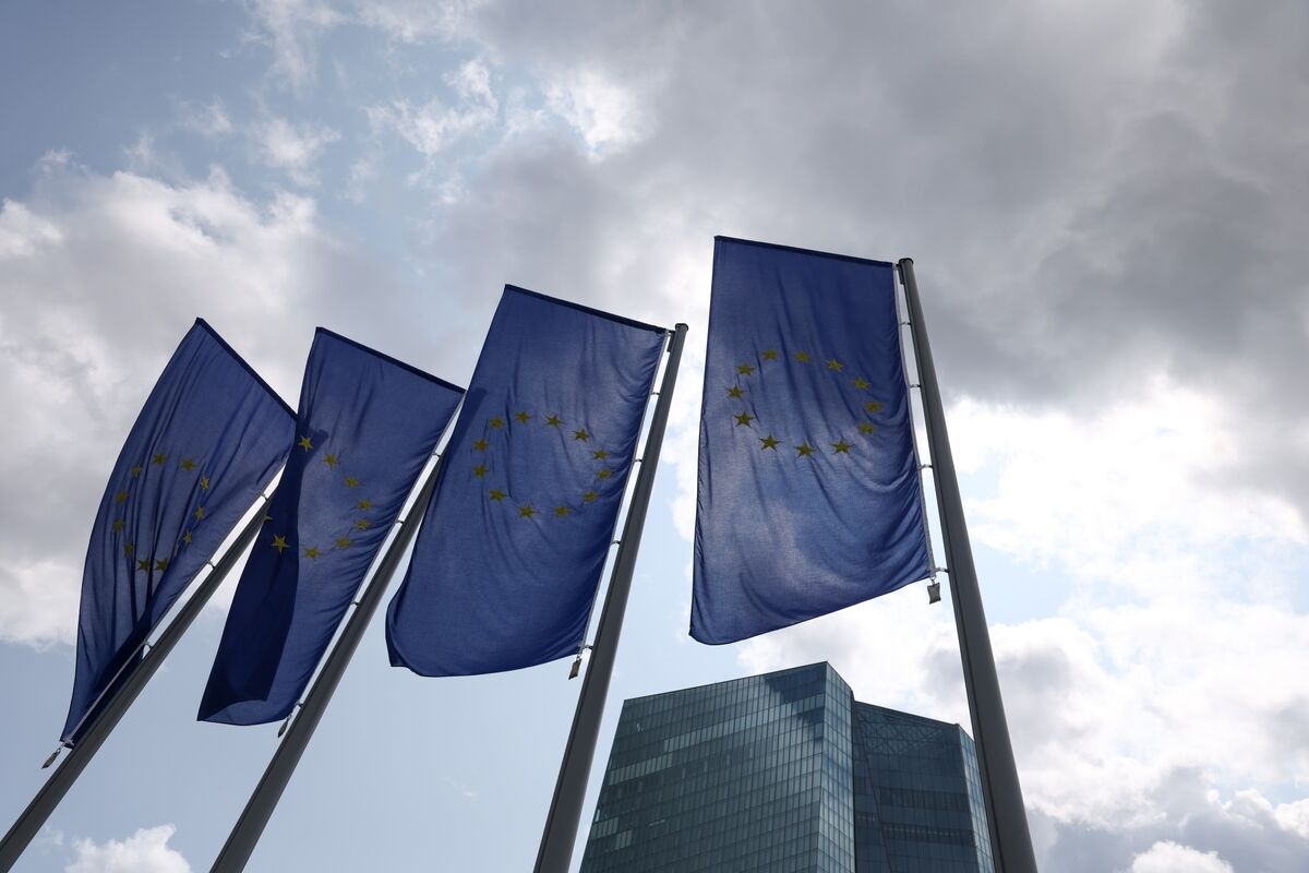 ECB Officials Expect July Pause With Some Seeing 2% as End Point