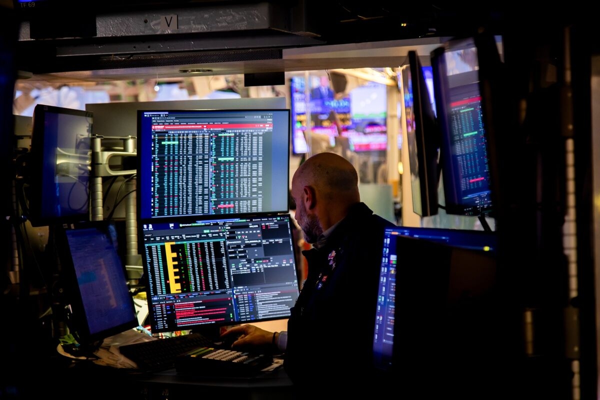 Wells Fargo Says to Buy US Stocks and Cut EM After Strong Rally